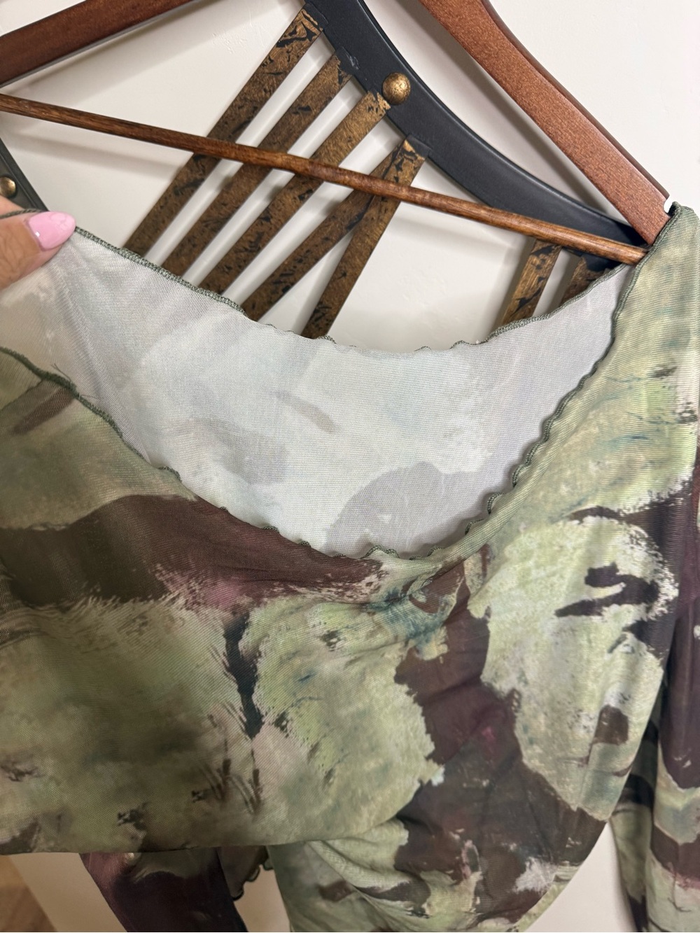 Cider Olive & Brown Sheet Cropped Long Sleeve Graphic Top - Picture 4 of 4
